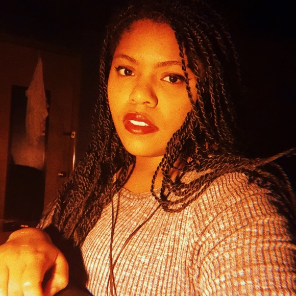 Profile Picture of Ambria Daye (@leapastel) on Poshmark
