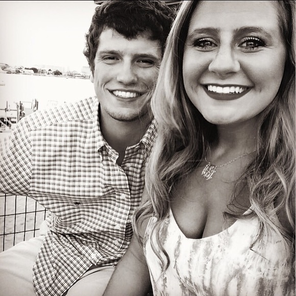 Profile Picture of Bailey Freyaldenhoven (@bayfrey) on Poshmark