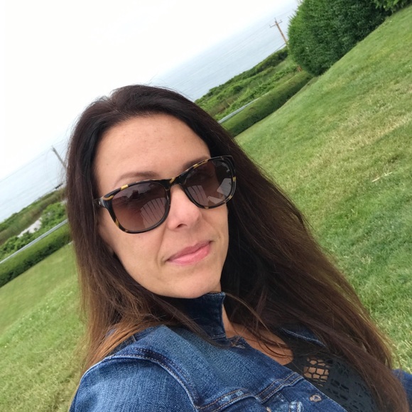 Joanna Salustro - Poshmark Profile Picture of Joanna Salustro (@jsalustro) on Poshmark