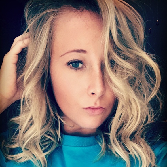 Profile Picture of Emma James (@erjames20) on Poshmark