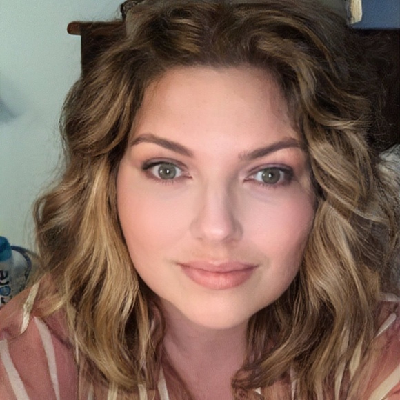 Profile Picture of Chree Hansen (@chreemiriah1) on Poshmark