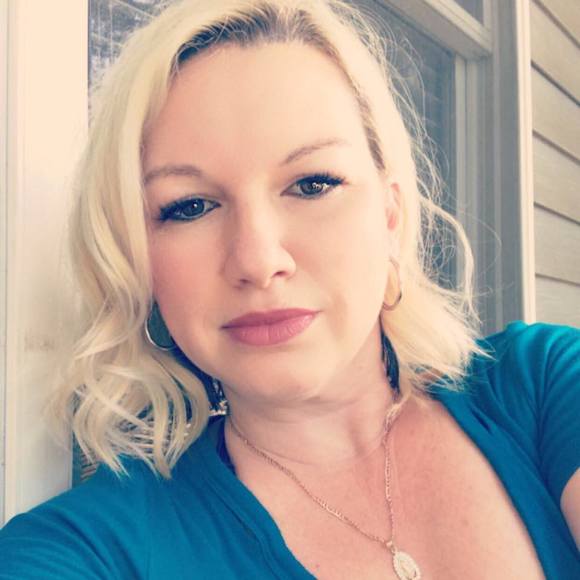 Profile Picture of Chandra Wolfe (@chandrawolfe) on Poshmark