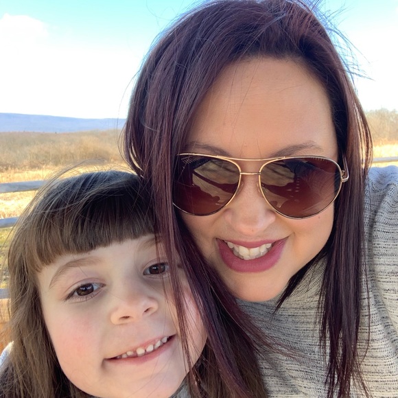 Profile Picture of Elizabeth Nappo (@liz3675) on Poshmark