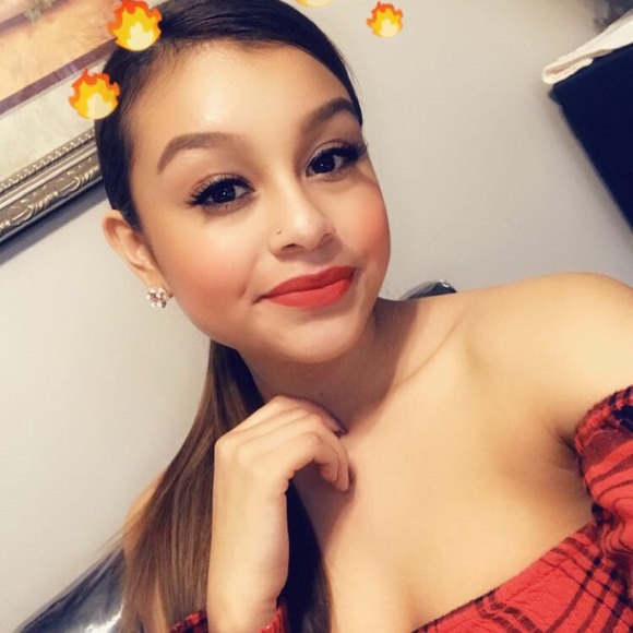 Profile Picture of Yari Jimenez (@dyaditzaaa) on Poshmark