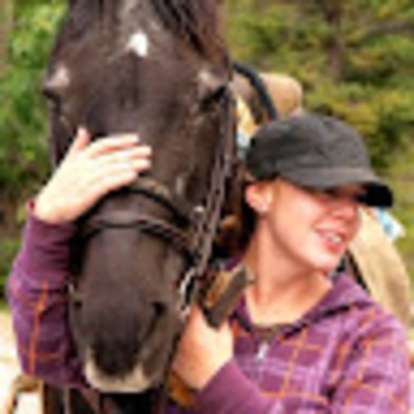 Profile Picture of Teresa Valois (@distractionwins) on Poshmark