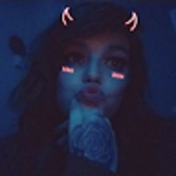 Profile Picture of Lacey Humes (@uraniumutopia33) on Poshmark