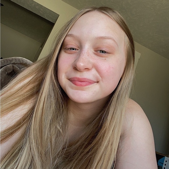 Profile Picture of Paige Alexander (@paigealexand281) on Poshmark