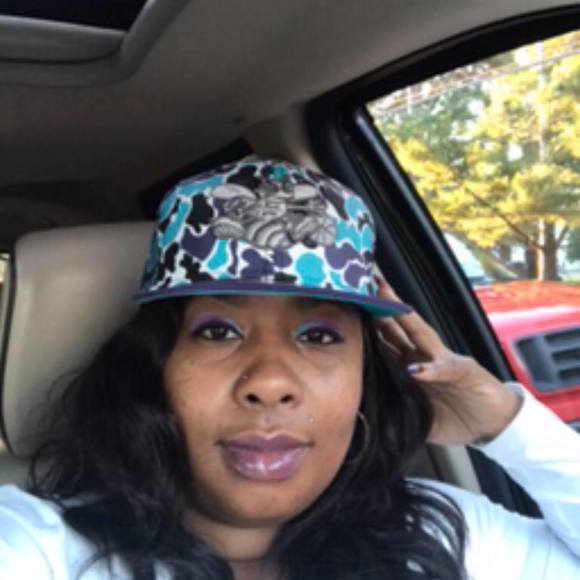 Profile Picture of Tara jean Castleberry (@mamicakes1128) on Poshmark