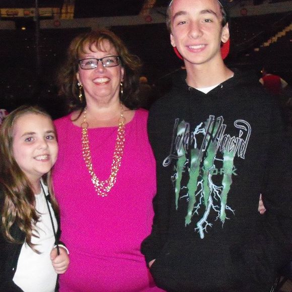 Profile Picture of Laura Leaton (@lwhiting2005) on Poshmark