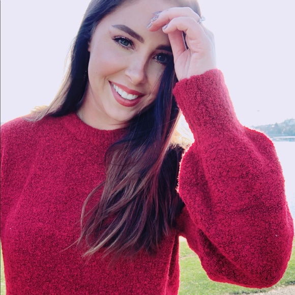 Profile Picture of Katie Santry (@katiesantry) on Poshmark