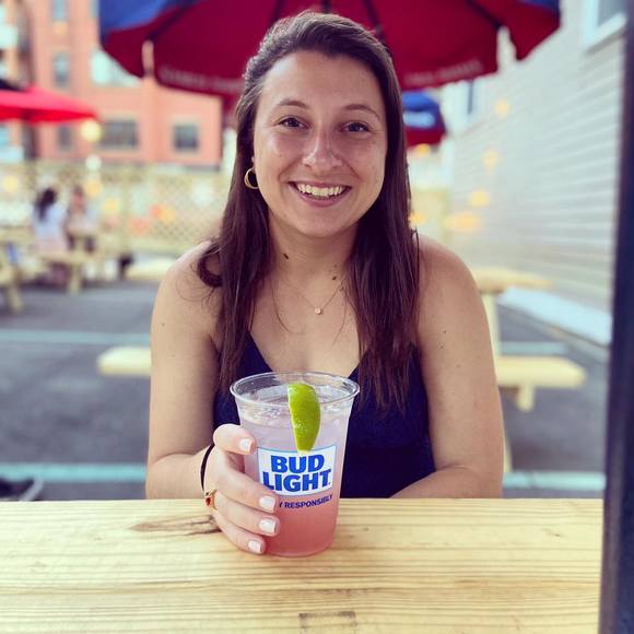 Profile Picture of Andie Scibetta (@andiescibetta) on Poshmark