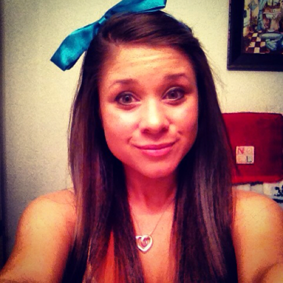 Profile Picture of Stephanie Alterio (@salterio) on Poshmark