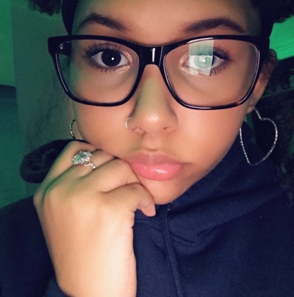 Chas Troger - Poshmark Profile Picture of Chas Troger (@temprince) on Poshmark