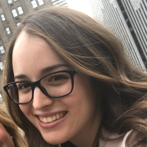 Profile Picture of Alexia Armetta (@alexiajoemarie) on Poshmark