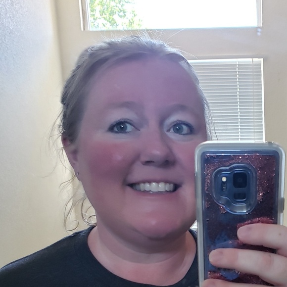 Profile Picture of Erin Wade (@erinswade11) on Poshmark