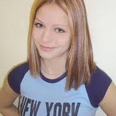 Profile Picture of AvaSerrano9 (@chizzy_bon) on Twitter