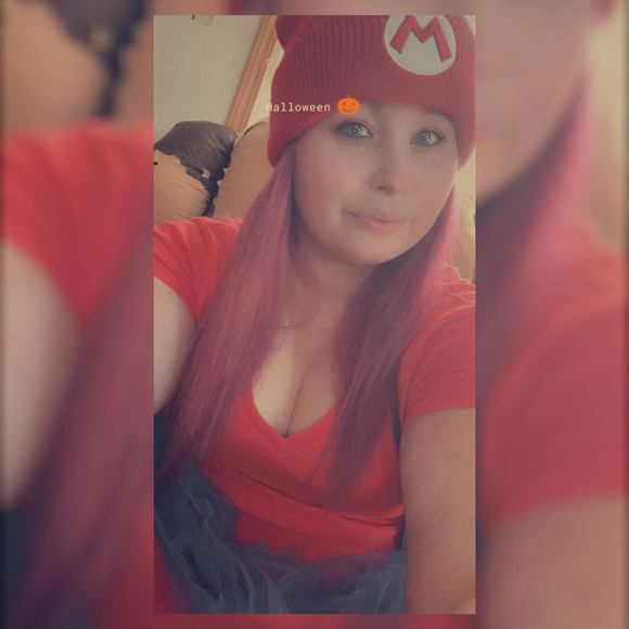 Profile Picture of Ariel Hensley (@ariel_hensley) on Poshmark