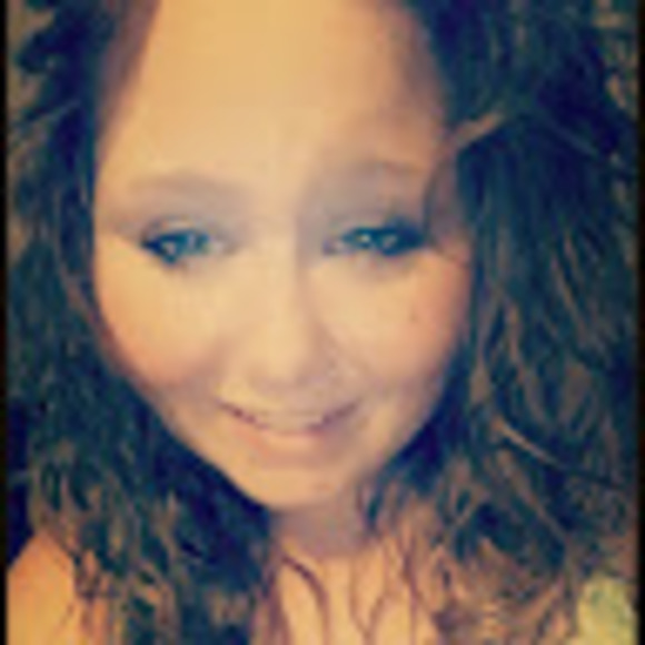 Profile Picture of Shannon Mcniffe (@shannonmcniffe) on Poshmark