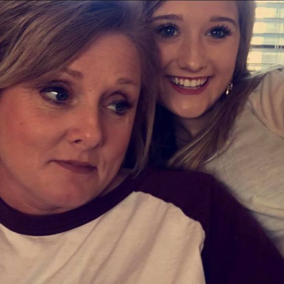 Profile Picture of Lea Morrow (@lmorrow) on Poshmark