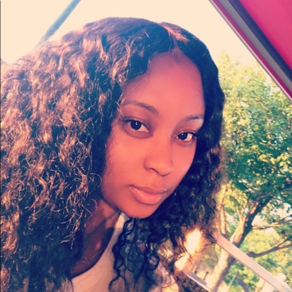 Profile Picture of Kenaya Fair (@kenayaf) on Poshmark
