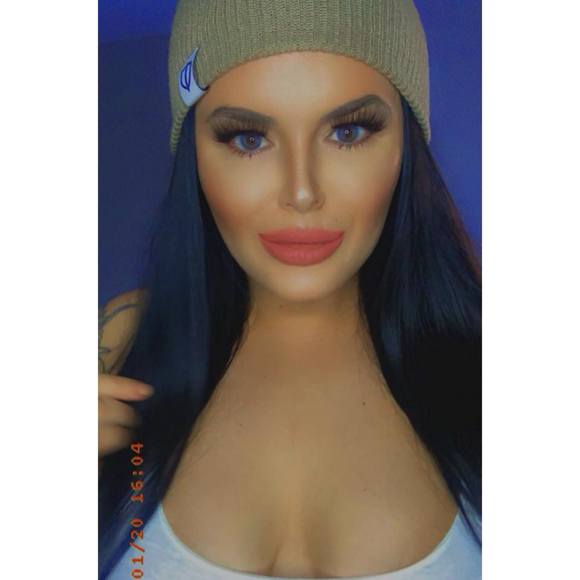 Profile Picture of Mariah Tarbox (@riah_tarbz) on Poshmark