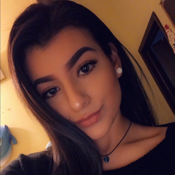 Profile Picture of Magdalena Alvarez (@mada_alvarez) on Poshmark