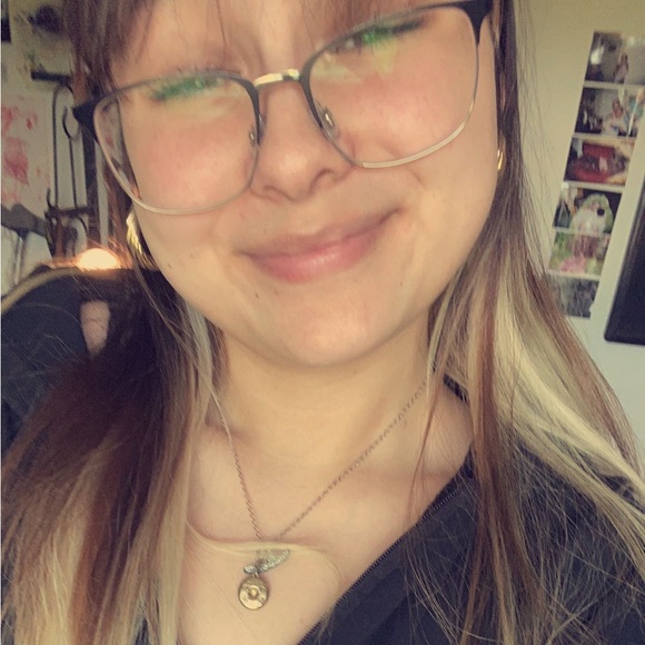 Profile Picture of Isabelle Huynh (@i_huynh) on Poshmark