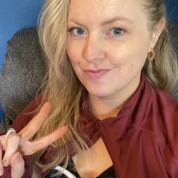 Profile Picture of Kim Peless (@kab4344) on Poshmark