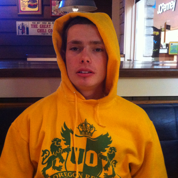 Profile Picture of Court Reetz (@gkkkddr) on Poshmark