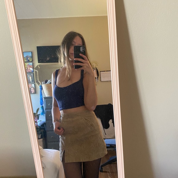 Profile Picture of Andrea Gould (@pookycouture) on Poshmark