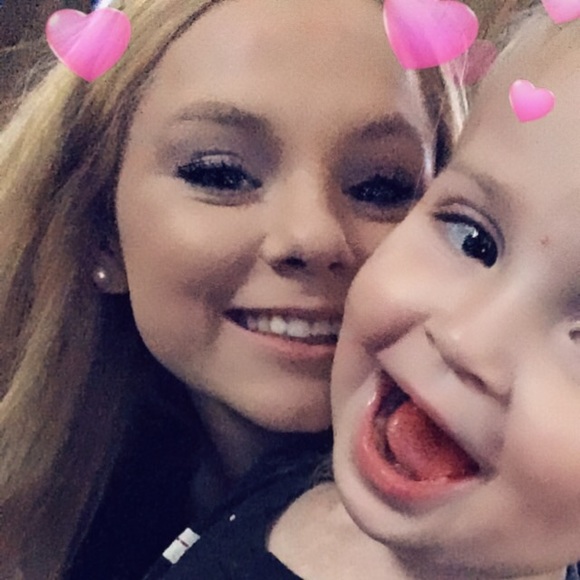 Profile Picture of Kevina Thibodeaux (@kevinathibs) on Poshmark