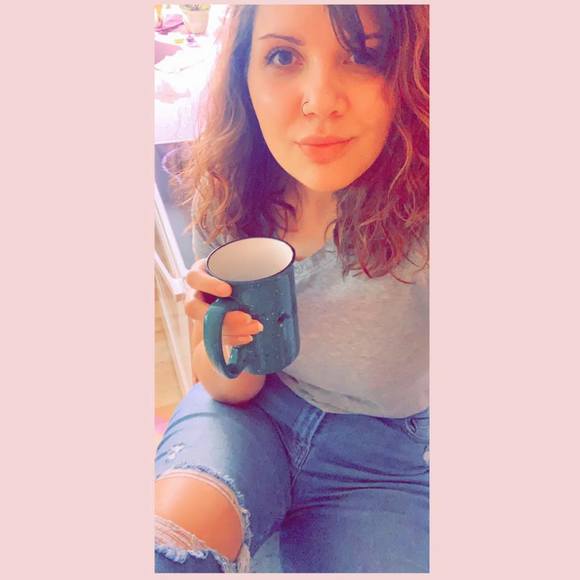 Profile Picture of Alison Guerrero (@agurr23) on Poshmark