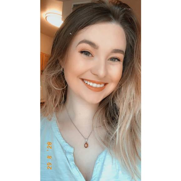 Profile Picture of Amber Grundman (@ambergrundman) on Poshmark