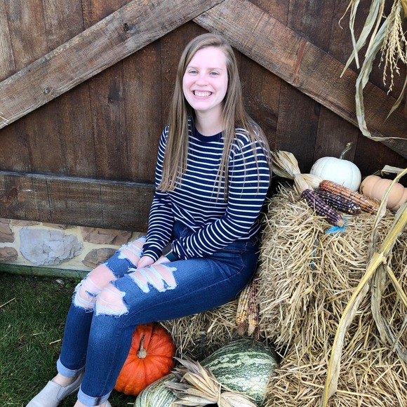 Profile Picture of Amanda Kellagher (@amanda7lauren) on Poshmark