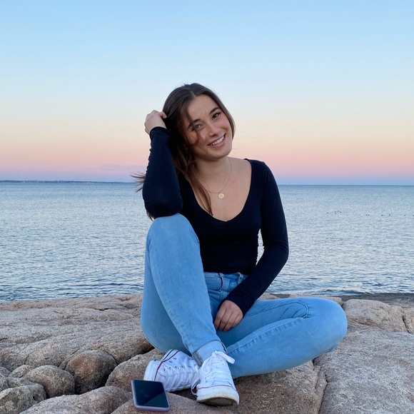 Profile Picture of Olivia Lasorsa (@olivia_lasorsa) on Poshmark