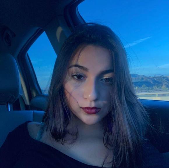 Profile Picture of Caroline Guzman (@carolinegzi) on Poshmark