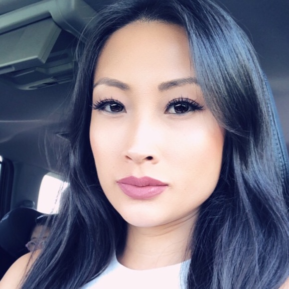 Profile Picture of Kim Lam (@kimnlam) on Poshmark