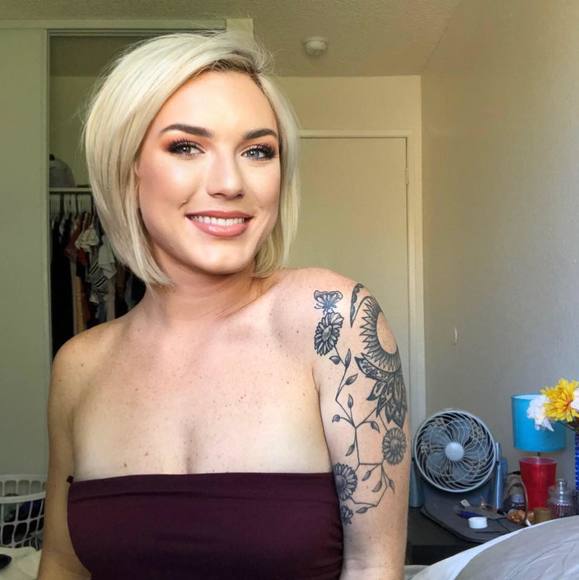 Profile Picture of Danielle Gramlich (@dgramlich) on Poshmark