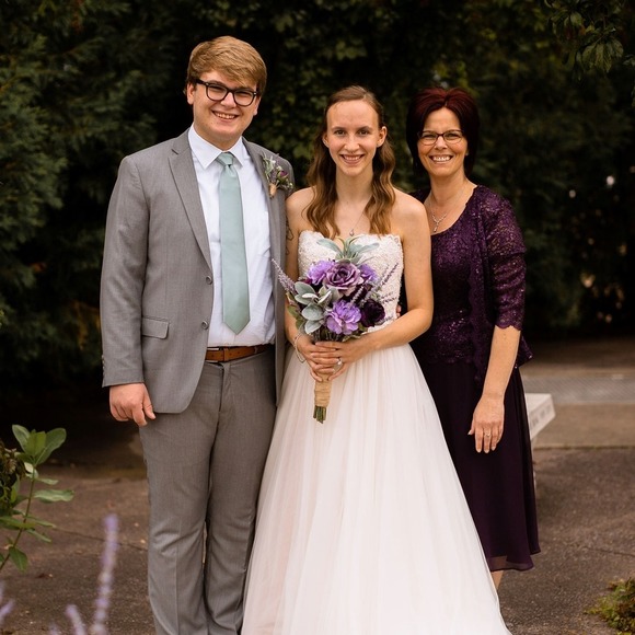 Profile Picture of Stacy Helget (@zdups) on Poshmark