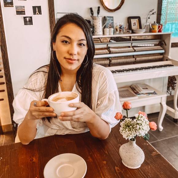 Profile Picture of Kara Jue (@karajue) on Poshmark