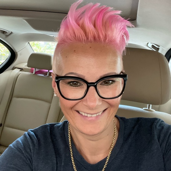 Profile Picture of Adrijana Petrusic (@sandandbeach22) on Poshmark