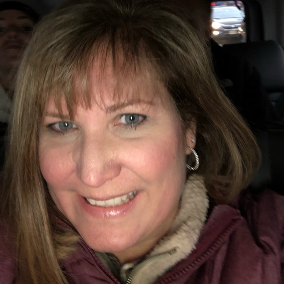 Profile Picture of Kim Kish (@kimkish22) on Poshmark