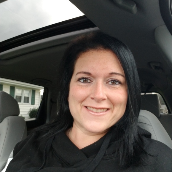 Profile Picture of Ronda Gensamer (@rgensamer) on Poshmark