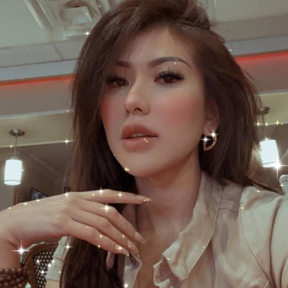 Profile Picture of Tram Hoang (@tramhoang) on Poshmark