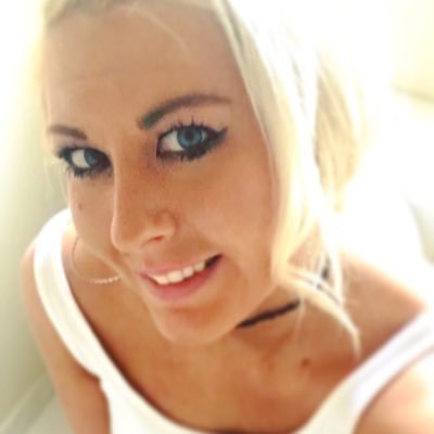 Profile Picture of Louise Pearce (@Loupearce9) on Twitter