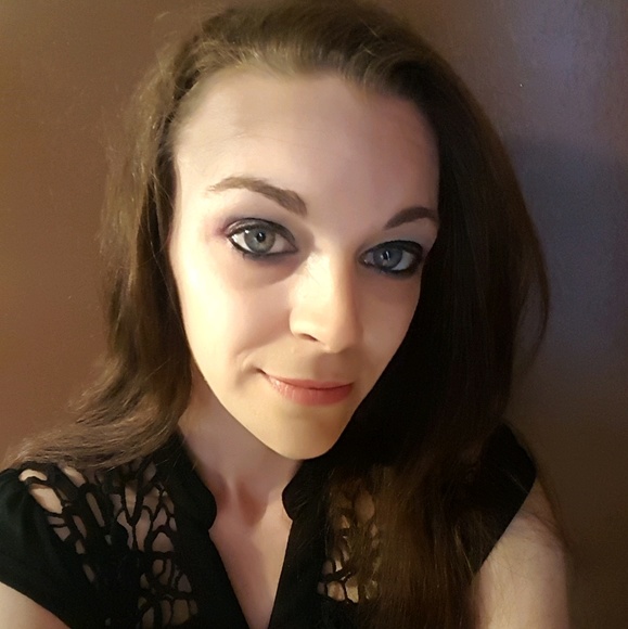 Profile Picture of Sherry Waites (@cherri04) on Poshmark