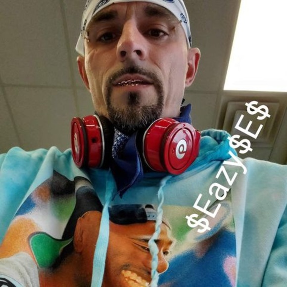 Profile Picture of Eric Ferrell (@ericferrell69) on Poshmark