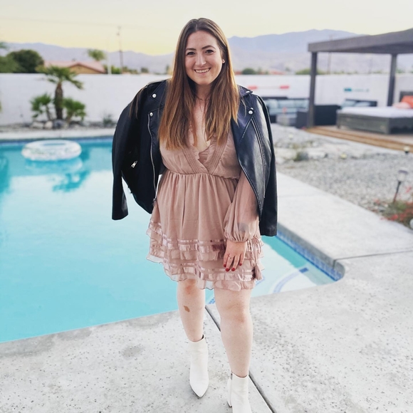 Profile Picture of Crystal Simile (@crystalsimile) on Poshmark