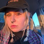 Profile Picture of Bee Jones (@trenchcoatfullofbees) on Instagram