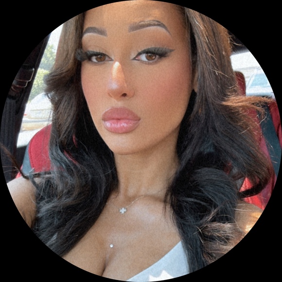 Profile Picture of Tori Monroe (@torim808) on Poshmark